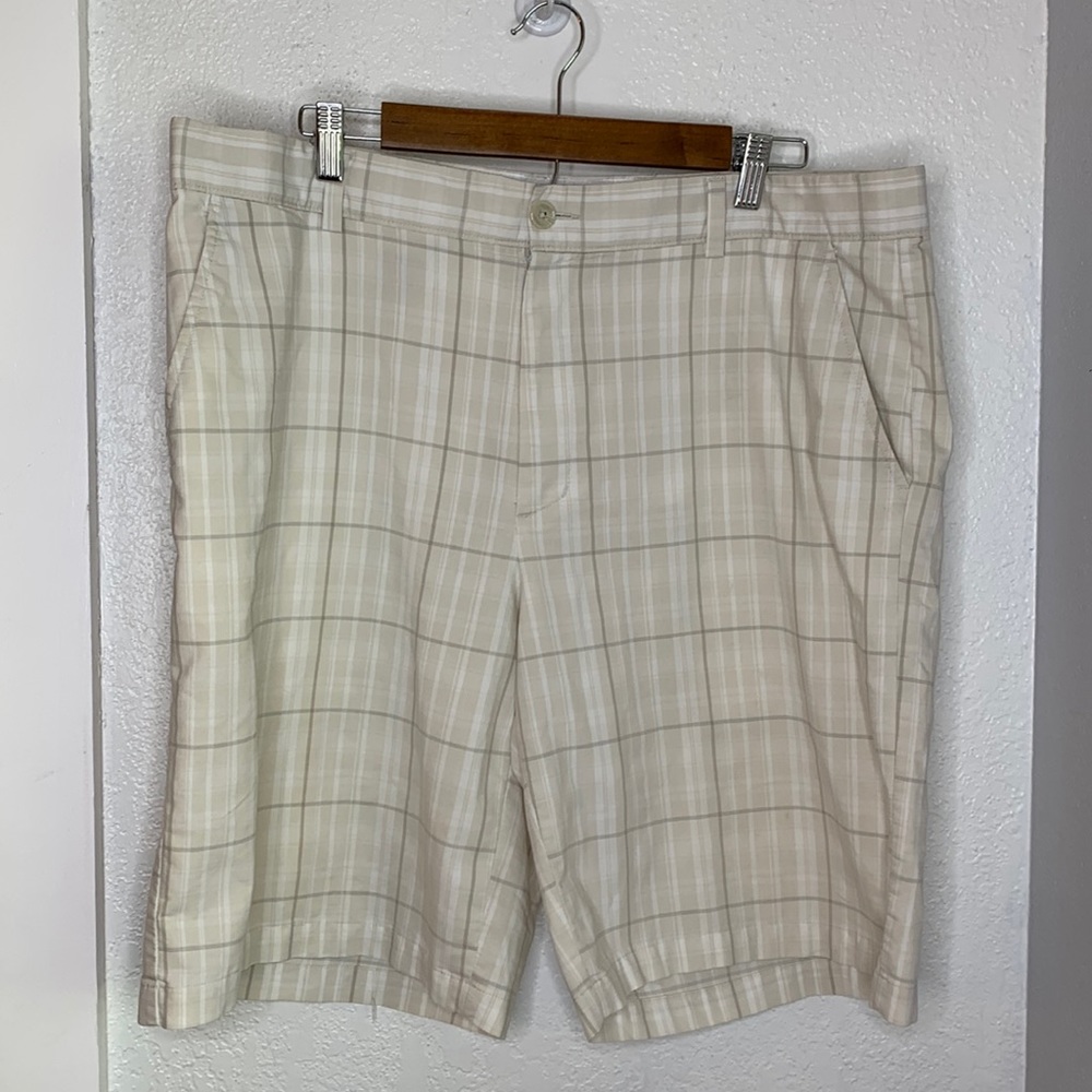 Greg Norman for Tasso Elba Plaid Golf Shorts  Size 38 Performance Stretch Beige